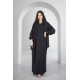 عباية سوداء أنيقة بياقة على الصدر بقفل امامي واكمام مطاط مع طرحة سادة