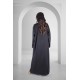 عباية سوداء أنيقة سحاب أمامي كمل مخفي ياقة عالية وجيوب امامية مع طرحة سادة