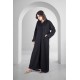 عباية سوداء سادة أنيقة أزرار قفل أمامية وجيوب من الامام مع طرحة سادة
