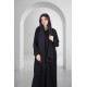 عباية سوداء سادة أنيقة أزرار قفل أمامية وجيوب من الامام مع طرحة سادة