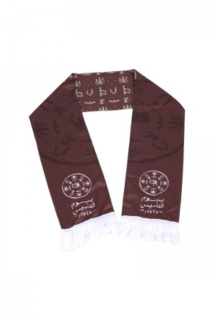 شال يوم التأسيس طبقتين عليه شعار وكتابات يوم التأسيس بشراشيب باللون الأبيض