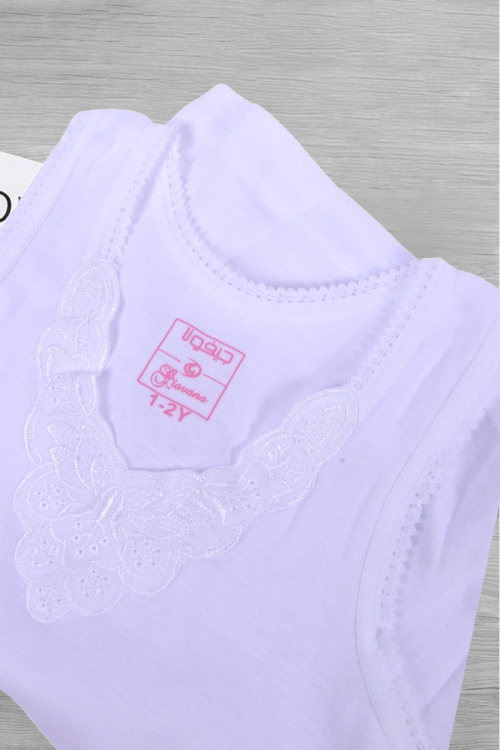 طقم بناتي داخلي لون أبيض قطعتين فنيله علاقي بتطريز دانتيل  وشورت بخصر مطاطي