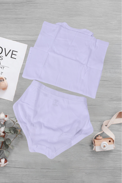 طقم ولادي داخلي لون أبيض قطعتين فنيله علاقي وشورت بخصر مطاطي