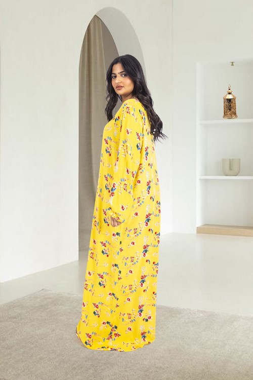 قميص روز نسائي طويل لون أصفر بطبعات ورود كامل أكمام طويلة مزمومة وفتحة صدر دائرية بزم خفيف بشكل مثلث من الأمام