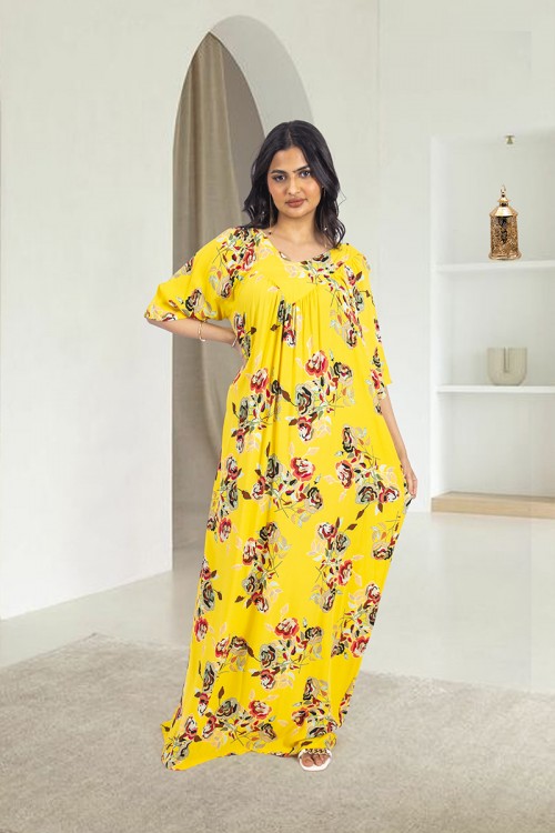 قميص روز نسائي طويل لون أصفر بطبعات ورود كامل أكمام قصيرة وفتحة صدر دائرية بزم خفيف بشكل مثلث من الأمام و دائري من الخلف