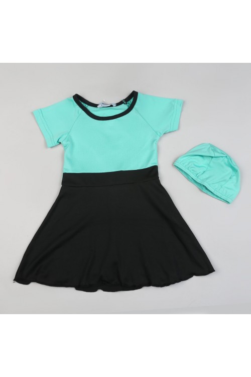 مايوه سباحة بياقة مستديره وأكمام قصيرة