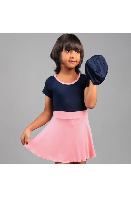 مايوه سباحة بياقة مستديره وأكمام قصيرة