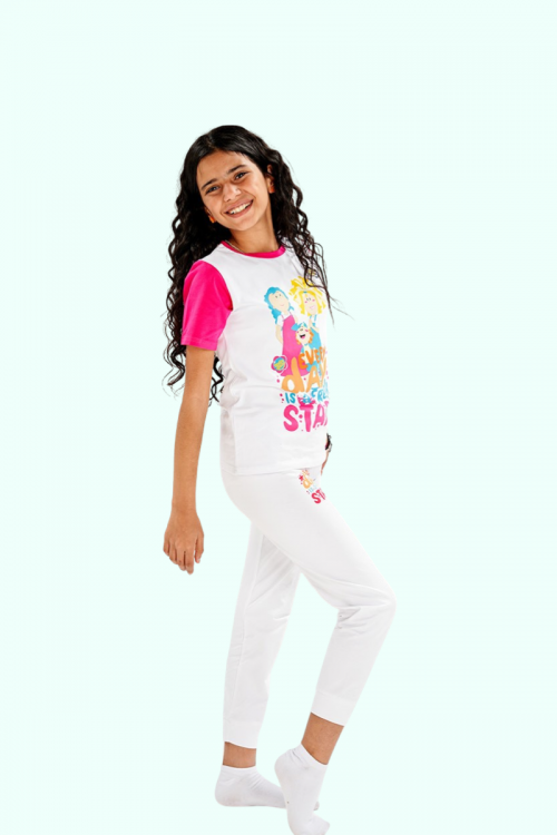 بيجاما بناتي سبيستون قطعتين لون أبيض و وردي أشكال شخصيات كرتونية ملونة و بنطلون طويل