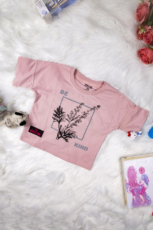 طقم بناتي قطعتين أنيق قطعتين تي شيرت أكمام قصيرة بكتابات ورسمة من الأمام و بنطلون بجيوب ورباط على الخصر