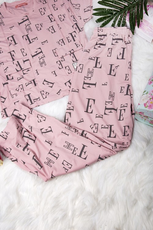 طقم نسائي أنيق قطعتين مزخرف بالحروف تي شيرت أكمام قصيرة بجيوب من الأمام و بنطلون برباط على الخصر