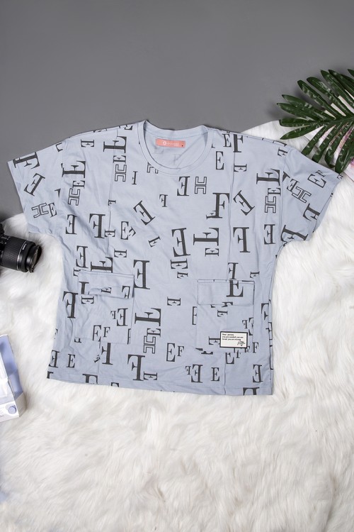 طقم نسائي أنيق قطعتين مزخرف بالحروف تي شيرت أكمام قصيرة بجيوب من الأمام و بنطلون برباط على الخصر