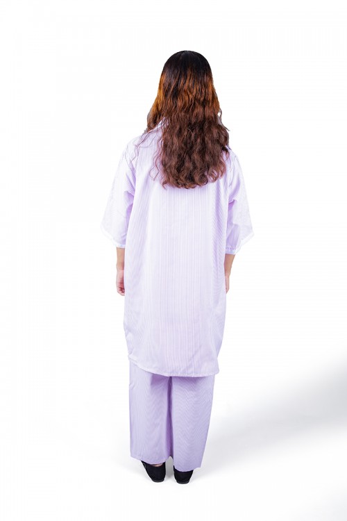 زي عاملة قطعتين قماش مقلم أكمام قصيرة بياقة مفتوحة وسحاب و جيوب من الأمام