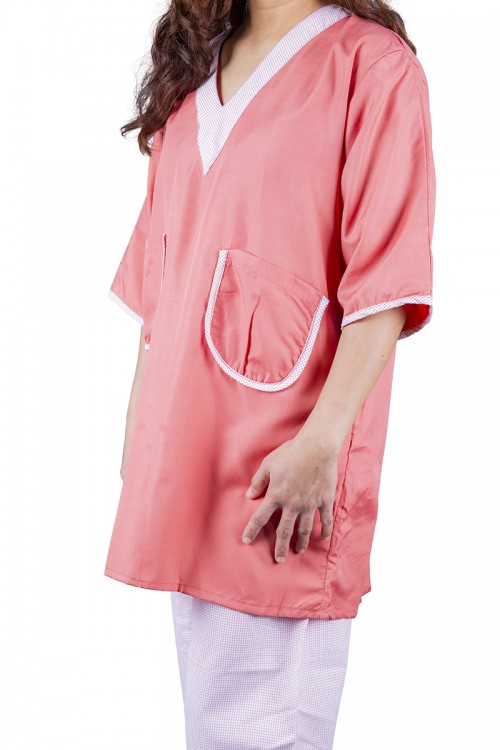 زي عاملة قطعتين قماش سادة أكمام قصيرة بياقة V و جيوب من الأمام