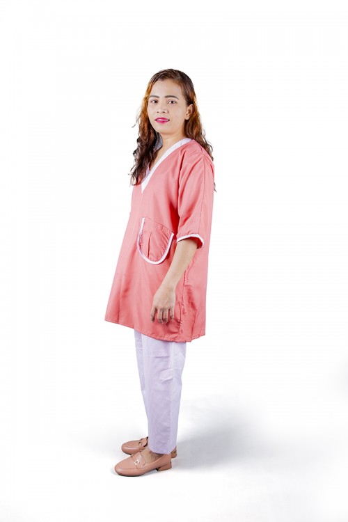 زي عاملة قطعتين قماش سادة أكمام قصيرة بياقة V و جيوب من الأمام