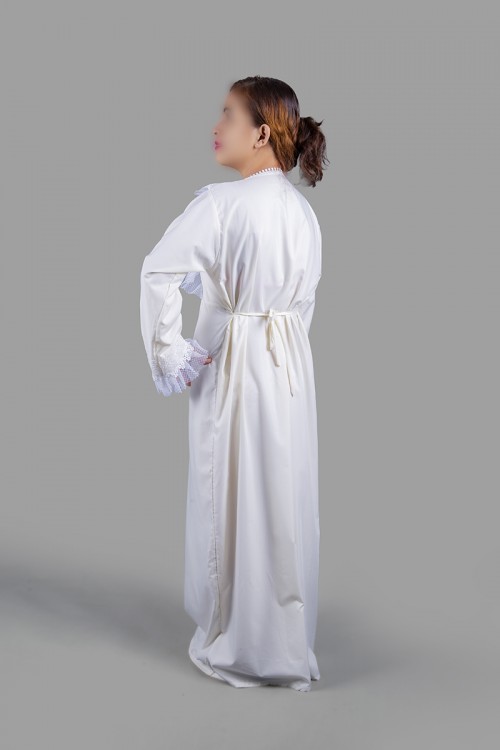 قميص نسائي رضاعة قطعتين لون سكري بأطراف دانتيل على الصدر و الأكمام مع طرحة