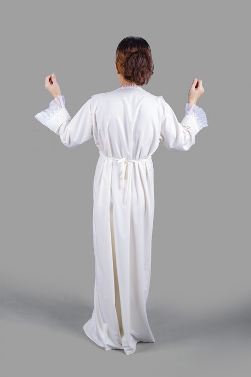 قميص نسائي رضاعة قطعتين لون سكري بأطراف دانتيل على الصدر و الأكمام مع طرحة