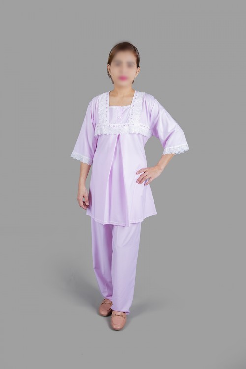 بيجاما نسائي رضاعة 3 قطع لون موف أكمام قصيرة بدانتيل و أزرار على الصدر مع طرحة