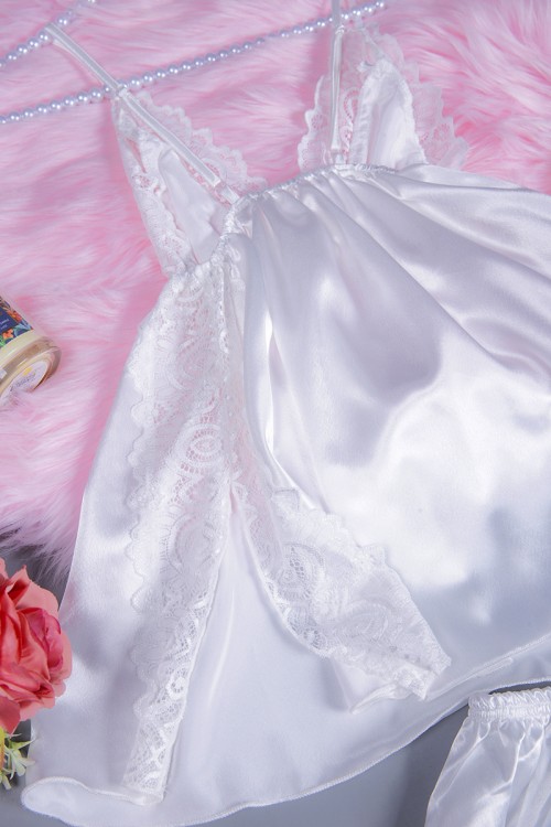 قميص بيجاما لانجري نسائي قطعتين لون سكري قماش ستان مع دانتيل و شورت سادة