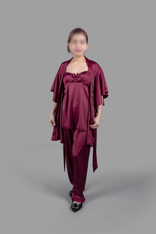 قميص بيجاما لانجري نسائي 3 قطع لون عودي قماش ستان أرميني بفيونكة من الأمام ورباط على الخصر 