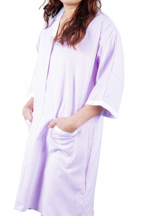 زي عاملة قطعتين قماش مقلم أكمام قصيرة بياقة مفتوحة وسحاب و جيوب من الأمام