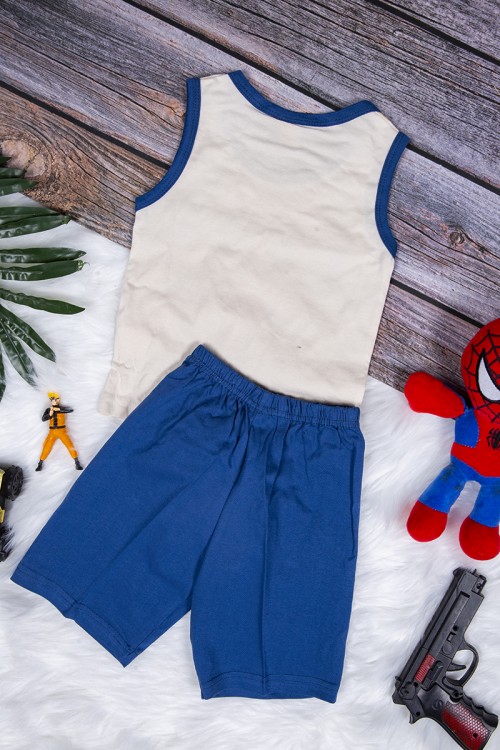 طقم بيجاما ولادي قطعتين علاقي بكتابات من الأمام مع شورت قصير