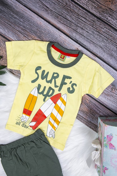 طقم بيجاما ولادي قطعتين تيشرت أكمام قصيرة بكتابات من الأمام مع شورت قصير