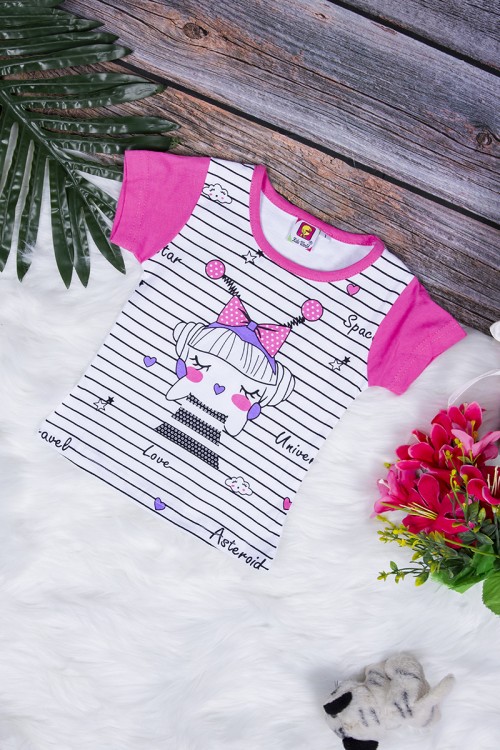 طقم بيجاما بناتي قطعتين تيشرت أكمام قصيرة بكتابات من الأمام مع شورت قصير