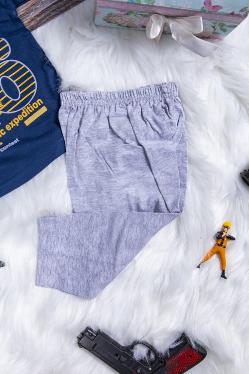 طقم بيجاما ولادي قطعتين تيشرت أكمام قصيرة بكتابات من الأمام مع بنطلون طويل