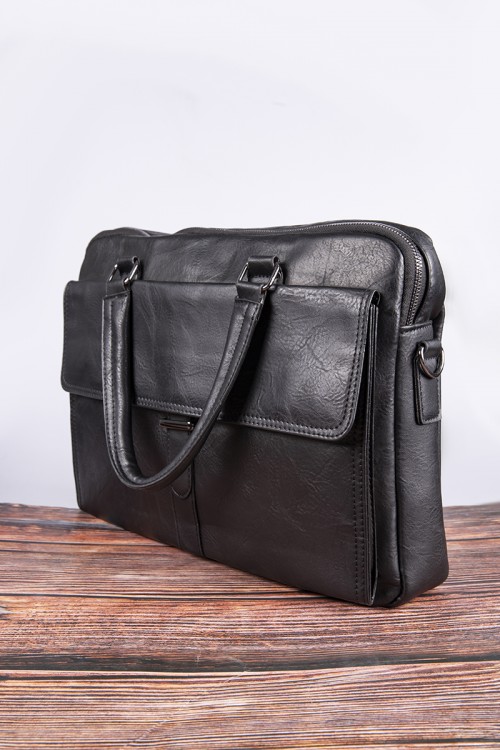 حقيبة يد لون أسود مصنوعة من الجلد بجيوب وسحاب من الأمام والخلف