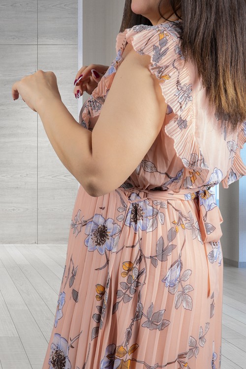 فستان نسائي أنيق قماش مشجر بدون أكمام بفتحة صدر مثلثة عليها زرار قفل وكرانيش على الأكتاف و زم وحزام على الخصر 