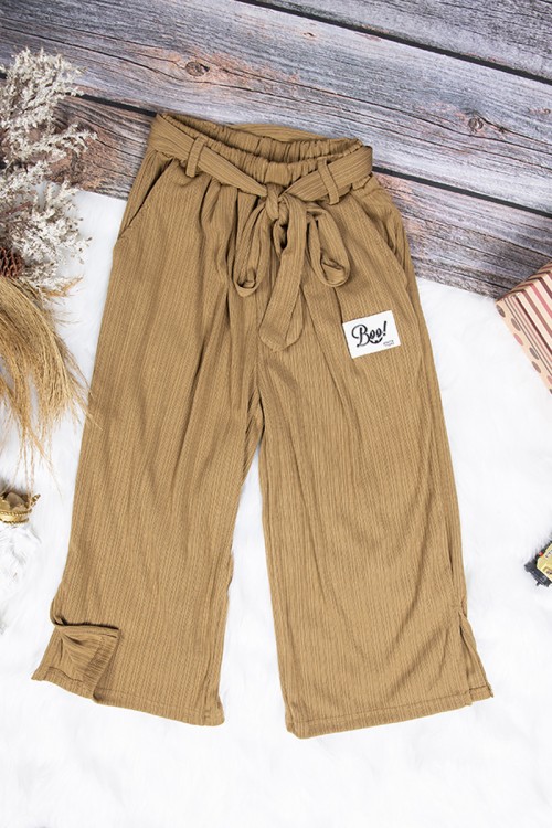 بنطلون بناتي واسع أنيق لون أخضر بجيوب من الأمام و رباط على الخصر 