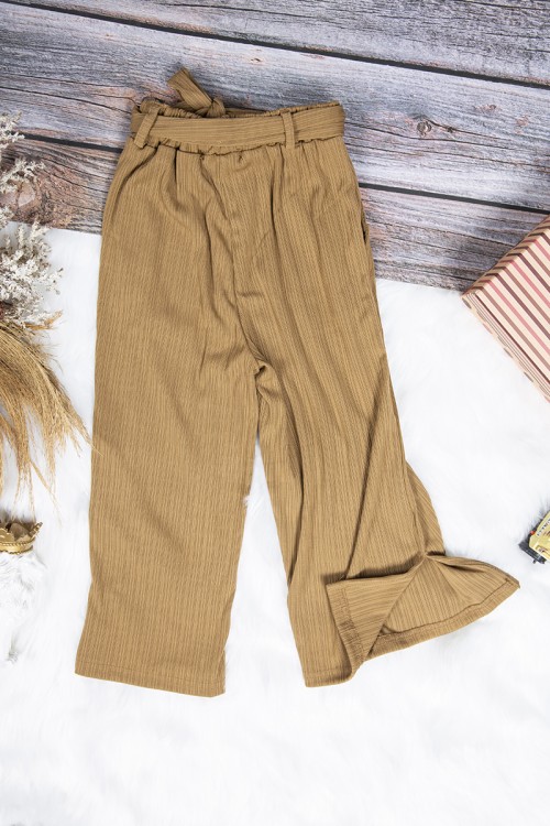 بنطلون بناتي واسع أنيق لون أخضر بجيوب من الأمام و رباط على الخصر 