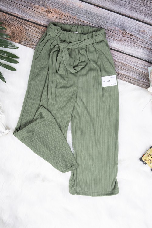 بنطلون بناتي واسع أنيق لون أخضر بجيوب من الأمام و رباط على الخصر 