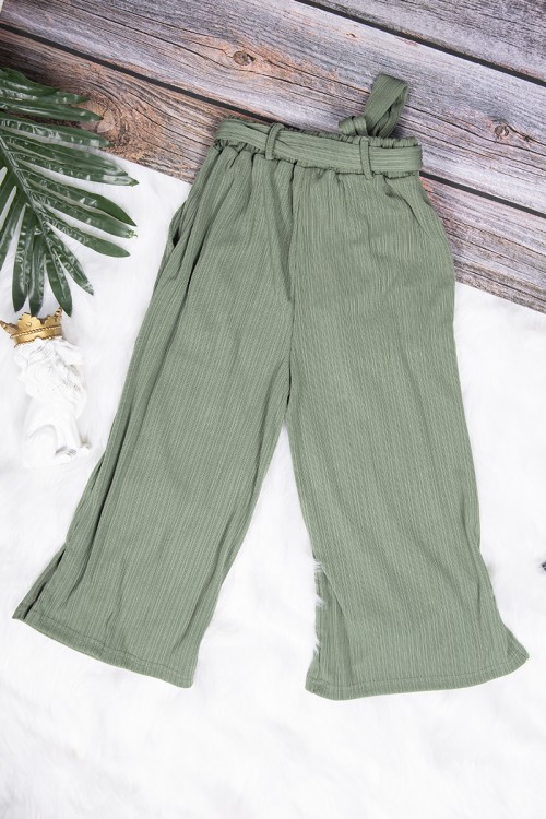 بنطلون بناتي واسع أنيق لون أخضر بجيوب من الأمام و رباط على الخصر 