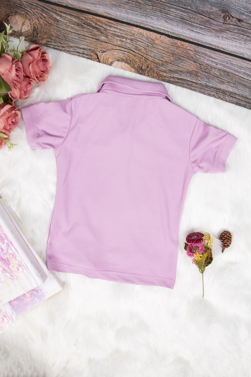 تيشرت بناتي انيق لون موف أكمام قصيرة و ياقة بأزرار من الأمام 