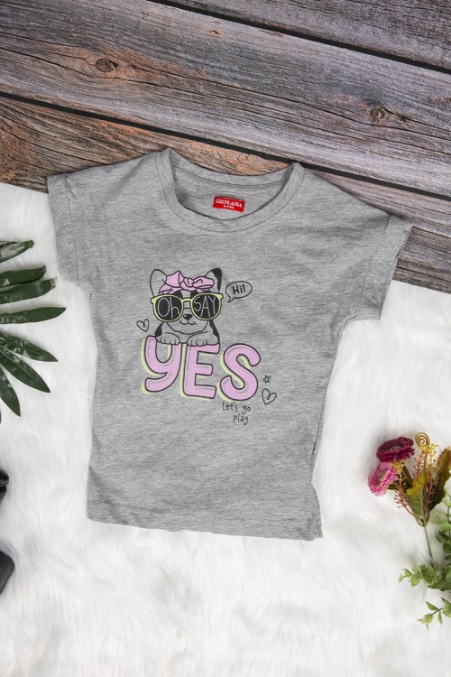 بلوزة بناتي لون رمادي أكمام قصيرة برسومات و كتابات من الأمام  