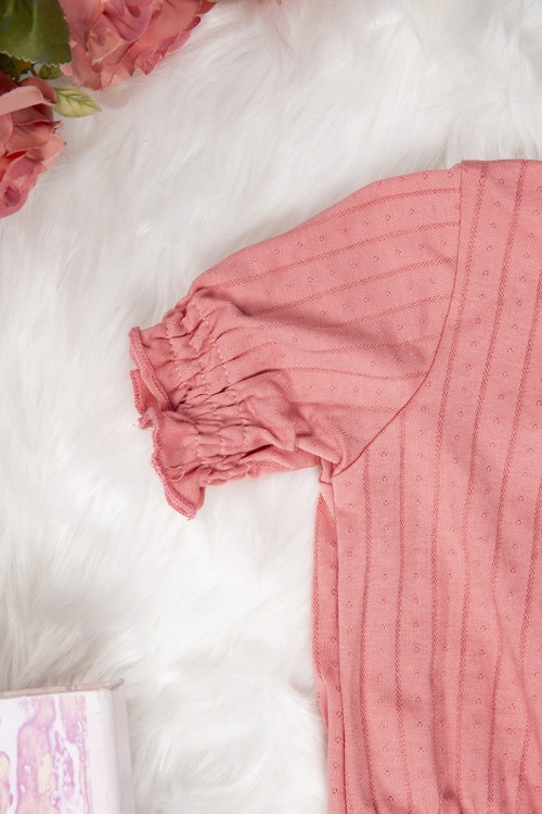 بلوزة بناتي لون برتقالي أكمام قصيرة  بأزرار من الأمام  و زم من الأطراف و الأكمام  