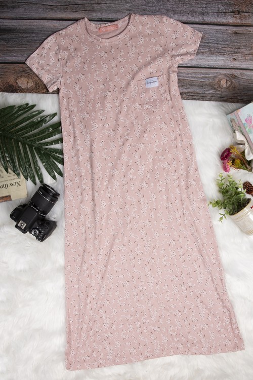 قميص بناتي طويل بأكمام قصيرة  لون مشجر رمادي و أسود و كتابة من الأمام 