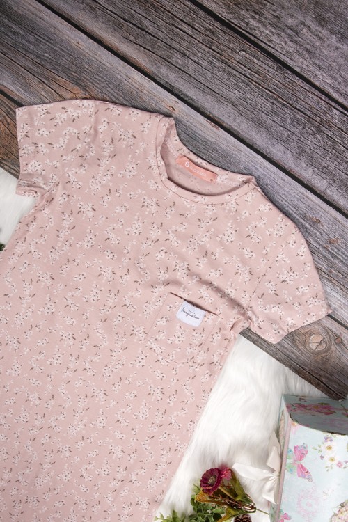 قميص بناتي طويل بأكمام قصيرة  لون مشجر رمادي و أسود و كتابة من الأمام 