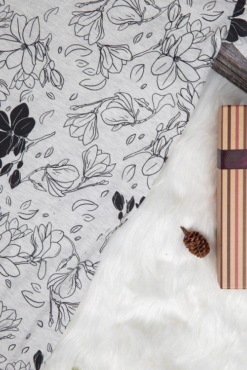 قميص بناتي طويل بأكمام قصيرة  لون مشجر رمادي و أسود و كتابة  من الأمام 