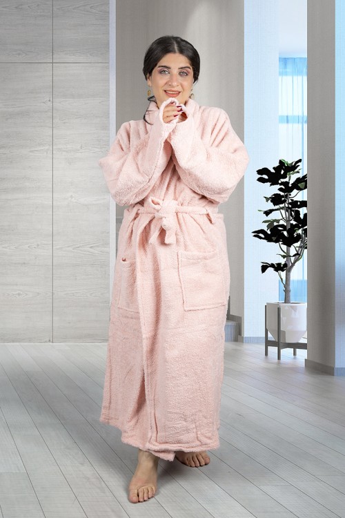 روب حمام طويل لون زهري نسيج فائق النعومة قطعة واحدة مع حزام ربط من الأمام 