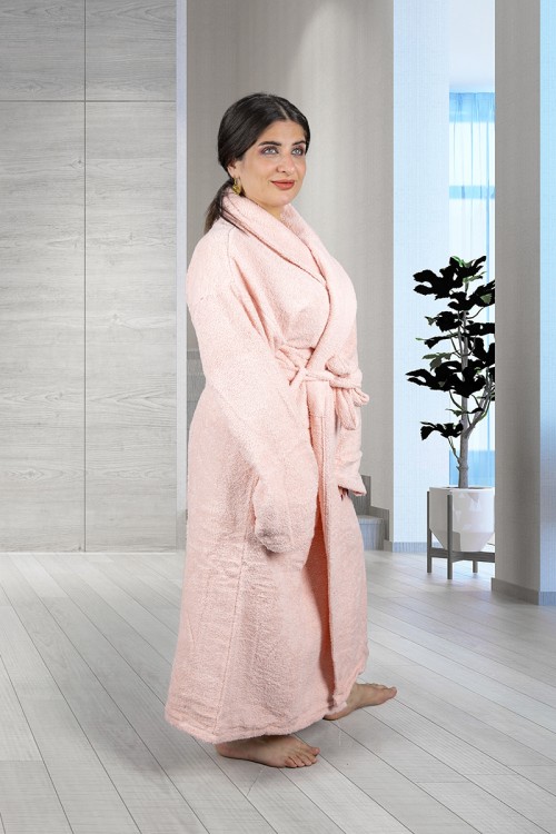 روب حمام طويل لون زهري نسيج فائق النعومة قطعة واحدة مع حزام ربط من الأمام 