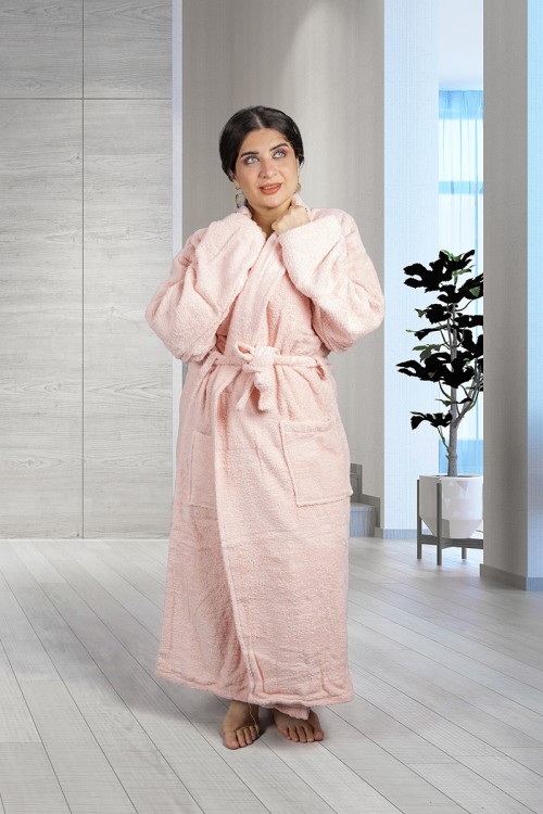 روب حمام طويل لون زهري نسيج فائق النعومة قطعة واحدة مع حزام ربط من الأمام 