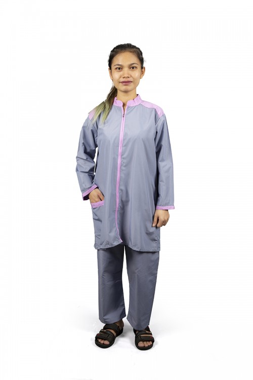 زي عاملات يتميز بسحاب واكمام طويلة مع جيوب أمامية