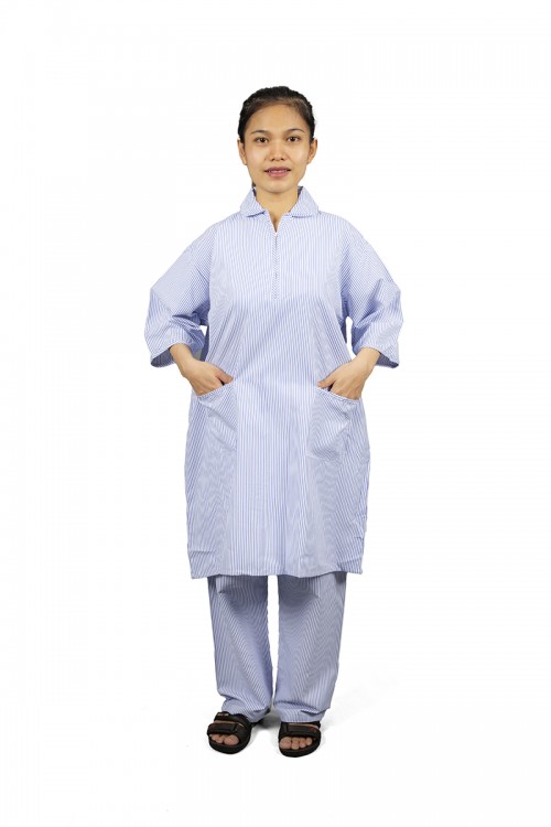 زي عاملة قطعتين قماش مقلم  أكمام قصيرة و ياقة بسحاب وجيوب من الأمام 