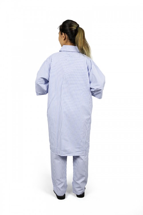 زي عاملة قطعتين قماش مقلم  أكمام قصيرة و ياقة بسحاب وجيوب من الأمام 