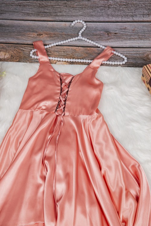 قميص نوم لانجري نسائي قصير قطعتين قماش ساتان مع رباط متقاطع من الصدر 