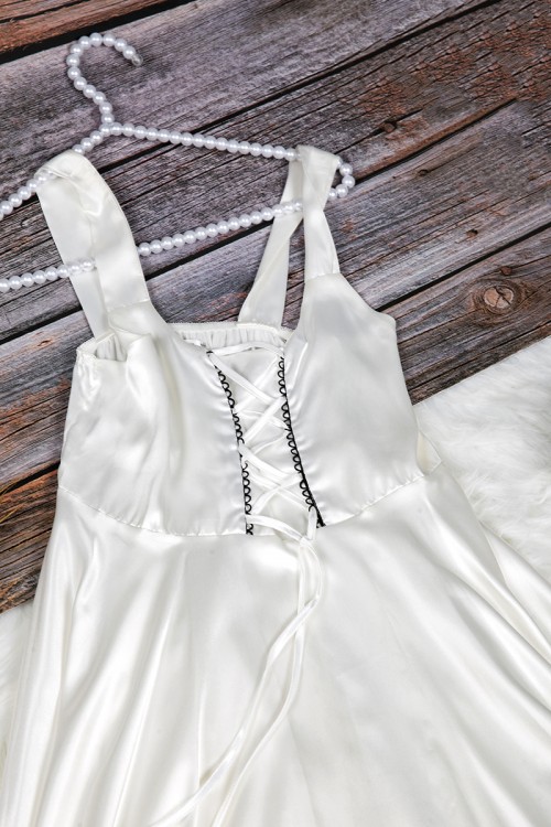 قميص نوم لانجري نسائي قصير قطعتين قماش ساتان مع رباط متقاطع من الصدر 