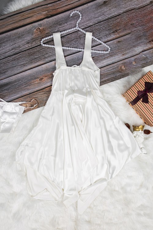 قميص نوم لانجري نسائي قصير قطعتين قماش ساتان مع رباط متقاطع من الصدر 