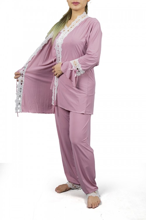 بيجاما نوم لانجري نسائي ثلاث قطع  بتطريز دانتيل أبيض من أطراف الصدر و الأكمام والبنطلون  